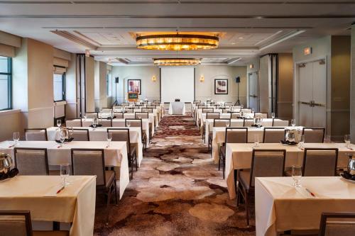 Posezení v ubytování Chicago Marriott Suites Deerfield