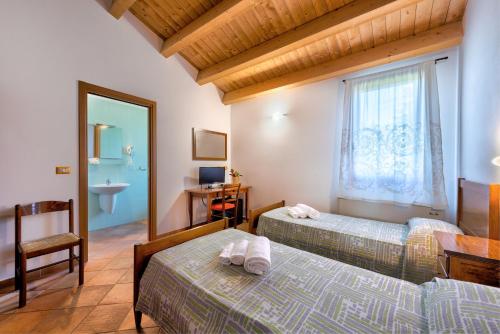 A bed or beds in a room at Il Dosso Agriturismo