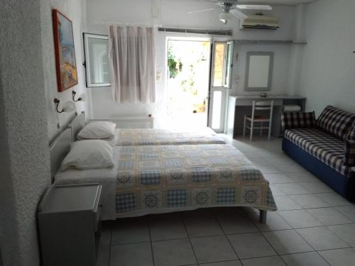 Una cama o camas en una habitación de Maini Studios