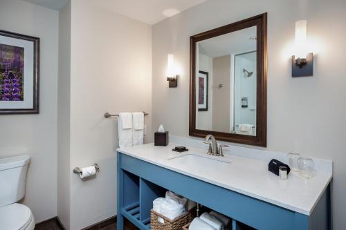 A bathroom at The Glen House