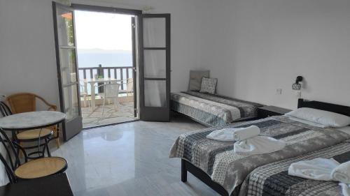 A bed or beds in a room at Arellis