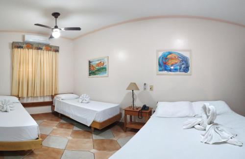 Un pat sau paturi într-o cameră la Hotel Pirá Miúna