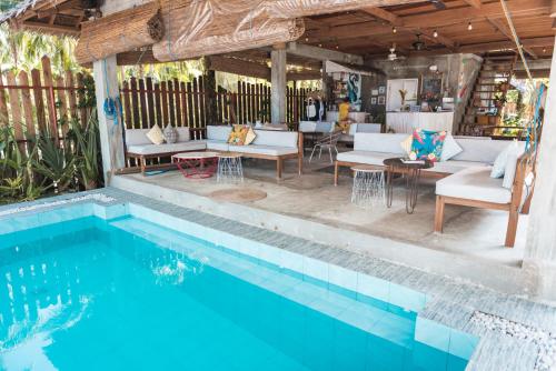 Bazén v ubytování Soultribe Beach Retreat nebo v jeho okolí