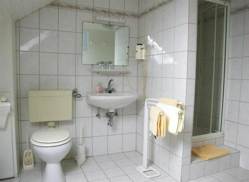 Salle de bains dans l'établissement Hotellerie Waldesruh