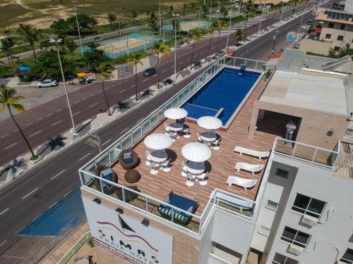 an overhead view of a building with a swimming pool at Simas Praia Hotel in Aracaju