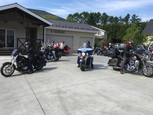 a group of motorcycles parked in a parking lot at Fujimien in Fujikawaguchiko