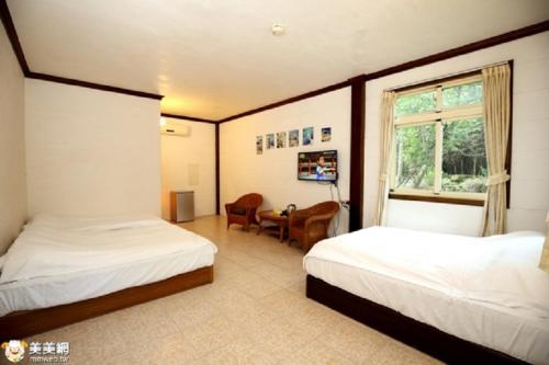 Llit o llits en una habitació de Lakeside Camping Resort