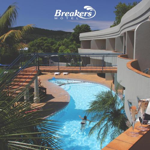 Piscina en o cerca de Breakers Motel