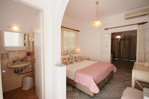 Ένα μπάνιο στο Hara Studios and Apartments