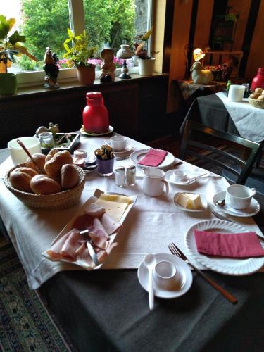 a table with bread and a basket of food on it at Pension Johanna in Aßmannshausen