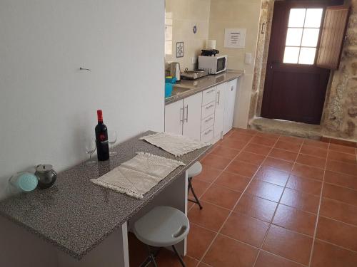 a kitchen with a counter with a bottle of wine at Casa Dr. Saba in Belmonte