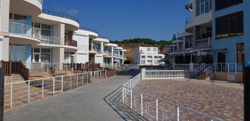 a walkway in front of some apartment buildings at Грибовка Апартаменты 134 - 137 Black Sea Bugaz in Gribovka