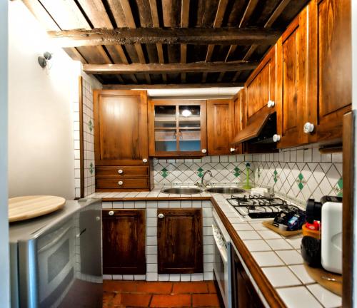 Una cocina o cocineta en Atlantis Inn Castelgandolfo