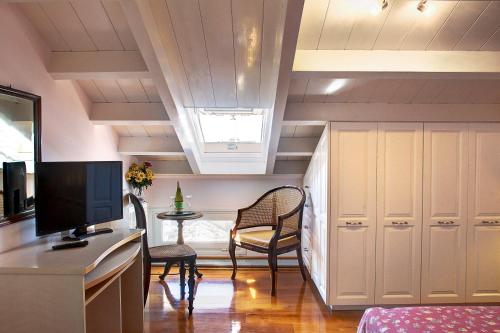 Stella's Attic in Spianada - Old town