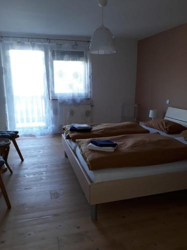 Ένα ή περισσότερα κρεβάτια σε δωμάτιο στο Gästehaus GL