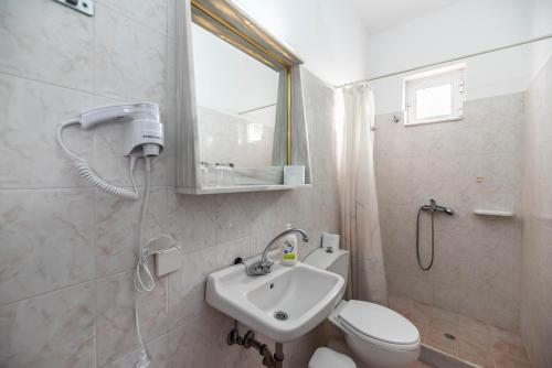 Koupelna v ubytování Hotel Ikaros