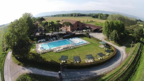 an aerial view of an estate with a swimming pool at Agriturismo Settepassi Tuscany in Ponte Buggianese