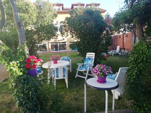 Boleta A 5 minutos de León, casa con jardínにある庭
