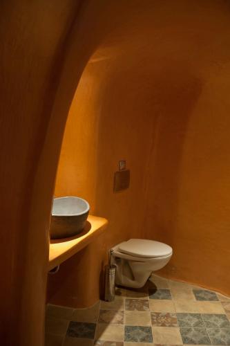 Koupelna v ubytování Heliophos Boutique Caves