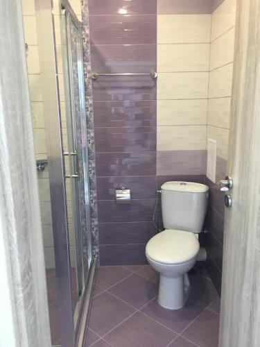 Bilik mandi di Golden Sea View Apartments