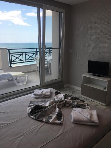 Katil atau katil-katil dalam bilik di Golden Sea View Apartments