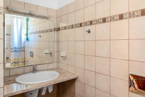a bathroom with a sink and a mirror at Anemos Villa in Sálakos