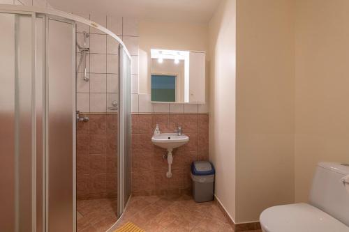 Kylpyhuone majoituspaikassa Promenaadi Villa