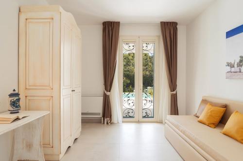 Ruang duduk di Villa Claudia