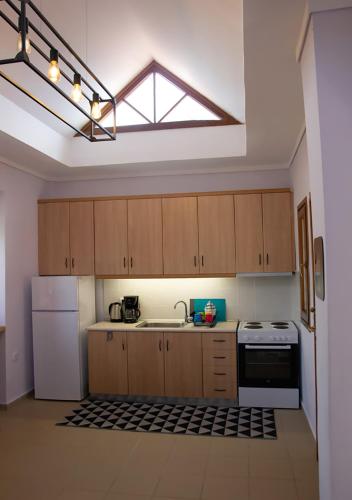 Η κουζίνα ή μικρή κουζίνα στο Beachfront stylish maisonette in Ierissos