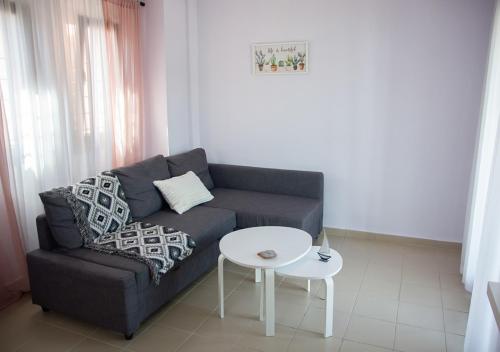 Χώρος καθιστικού στο Beachfront stylish maisonette in Ierissos