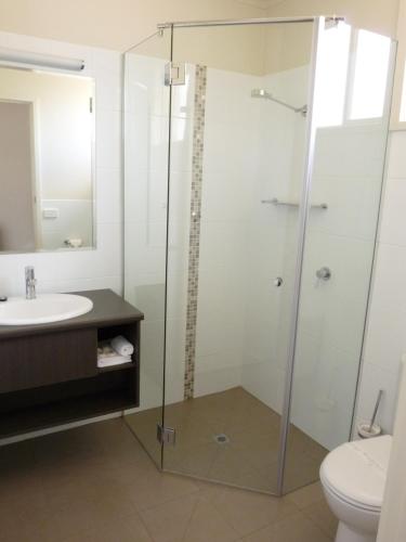 Un baño de Loddon River Motel Kerang