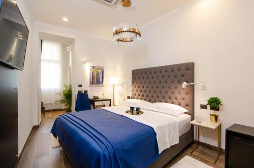 a bedroom with a large bed with a blue blanket at Villa Brandestini in Pula