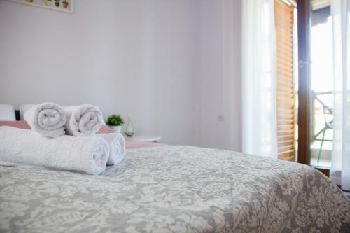 Ένα ή περισσότερα κρεβάτια σε δωμάτιο στο Beachfront stylish maisonette in Ierissos
