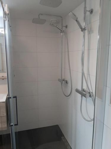 a bathroom with a shower with a glass door at Iefjeshoeve in Petten