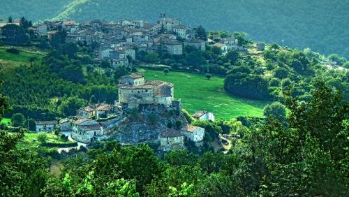 a small village on a green hill with houses at Albergo Ristorante Terme in Acquasanta Terme