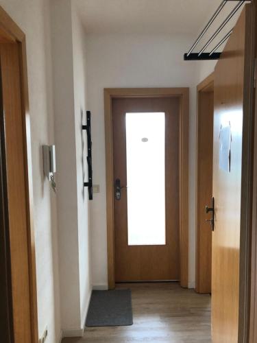 an empty hallway with a door with a window at Seeblick Apartments Mühlau in Mühlau
