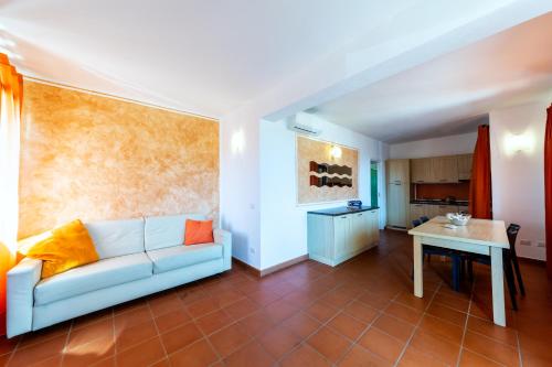 a living room with a couch and a table at Residence Ataras in Porto San Paolo