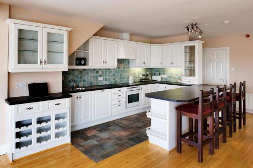 Virtuvė arba virtuvėlė apgyvendinimo įstaigoje Lehinch Lodge