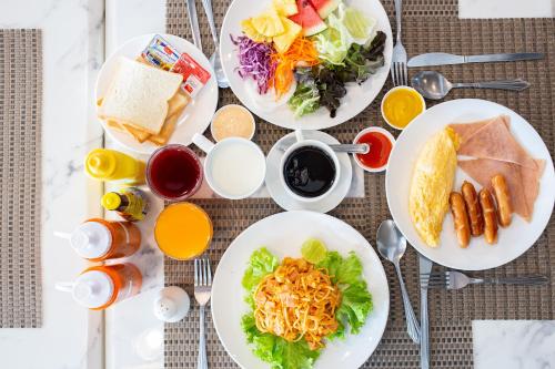 Makanan di atau berdekatan hotel