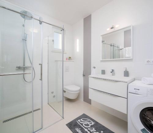 Ένα μπάνιο στο HOLIDAY HOME VENTUM