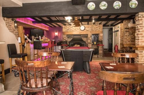 Ruang duduk di The cabin saracens head