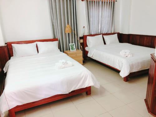 Een bed of bedden in een kamer bij VIỆT Hostel