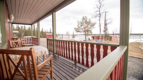 a screened porch with a table and chairs on it at Camp Alta Kiruna in Kiruna