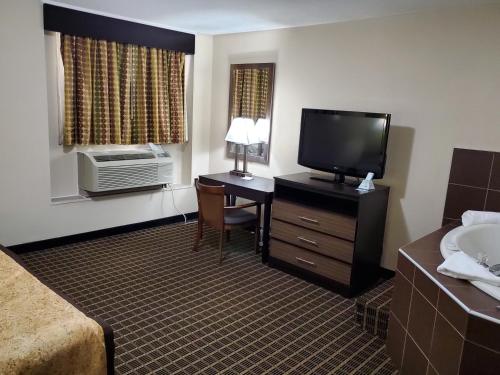 a hotel room with a television and a bed at Best Western Adena Inn in Chillicothe
