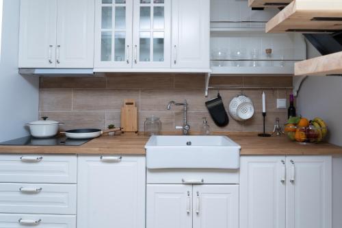 Kjøkken eller kjøkkenkrok på Stathis Suite