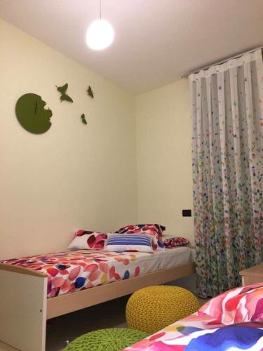 a childs bedroom with a bed and a window at La Casa del Sole in Marina di Pisticci