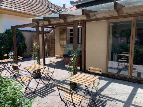 Patio nebo venkovní prostory v ubytování Silver Lounge Siófok