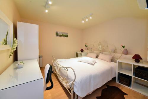 Postel nebo postele na pokoji v ubytování Ban Jelačić Apartment
