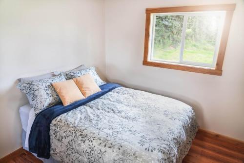 Кровать или кровати в номере Willow Grove B&B Inn