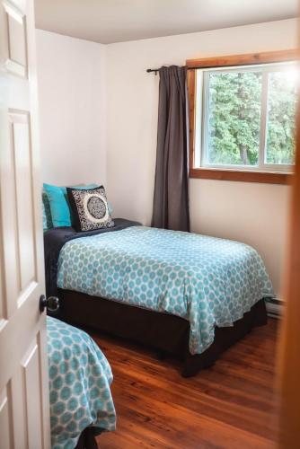 Кровать или кровати в номере Willow Grove B&B Inn